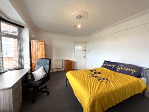 bed - click for photo gallery